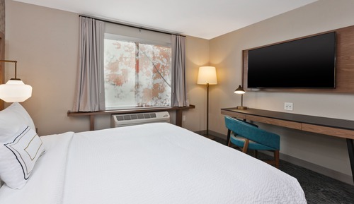 Room, 1 King Bed (Mobility Accessible, Tub)