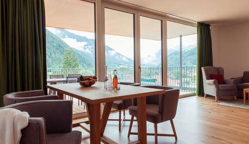 Penthouse apartment (2 bedrooms) with panoramic mountain view