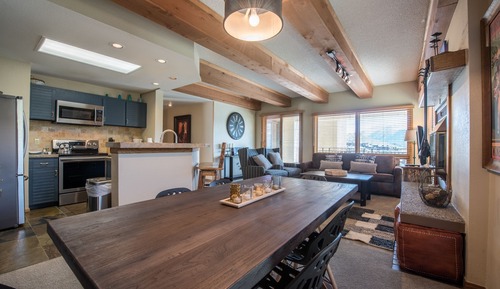 Condo, 2 Bedrooms