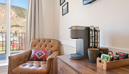 Romantic Suite, 1 King Bed, Non Smoking, Mountain View