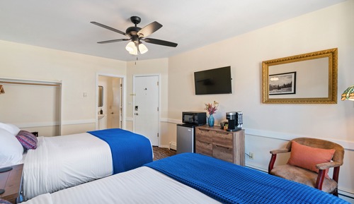 Honeymoon Room, 2 Queen Beds, Non Smoking, Mountain View