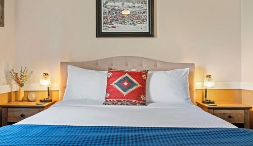 Traditional Single Room, 1 Queen Bed, Non Smoking