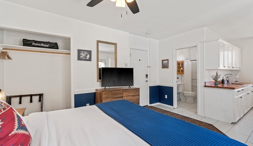 Presidential Cottage, 1 King Bed, Non Smoking, Mountain View