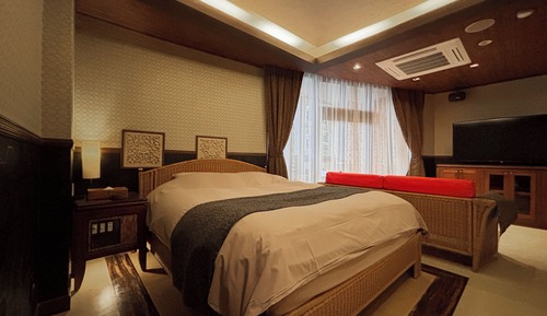 Standard Queen Room