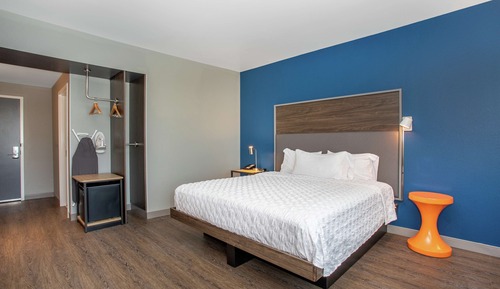 Room, 1 King Bed, Accessible (Hearing)