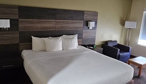 Room, 1 King Bed, Accessible, Non Smoking (Mobility, Bathtub w/Grab Bars)