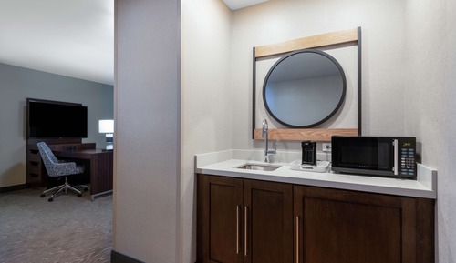 Suite, 1 King Bed, Accessible, Bathtub (Mobility & Hearing)
