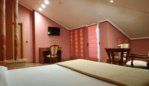 Suite, 1 Queen Bed, Non Smoking, City View