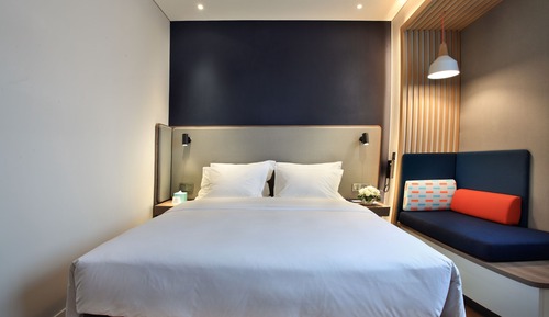 Standard Room, 1 King Bed