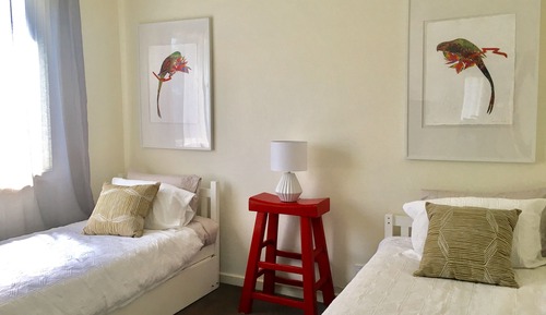 Cottage with Private Waterfalls and Rainforest