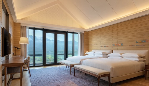 Luxury Villa, Multiple Beds