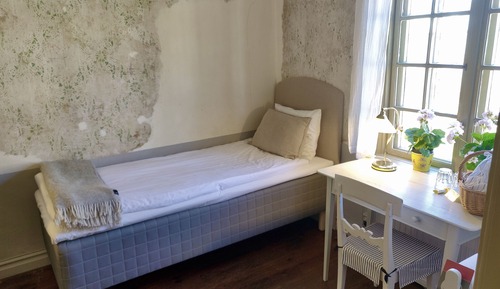 Classic Twin Room, Shared Bathroom