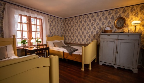 Classic Twin Room, Shared Bathroom, Ground Floor