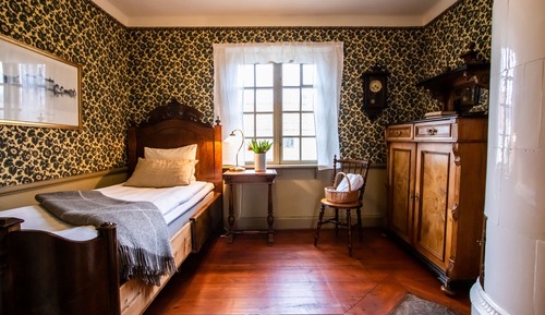 Standard Single Room, Shared Bathroom