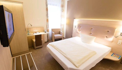single room as little double room with french bed type