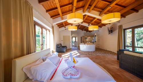 Suite, Hot Tub