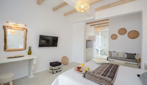 Suite, Pool View