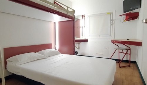 Basic Triple Room, Shared Bathroom