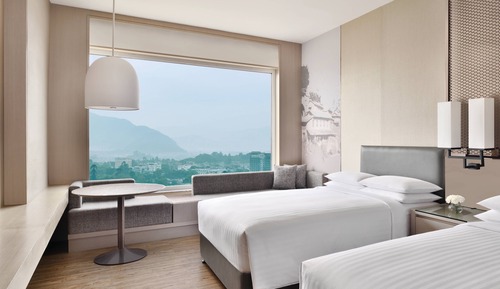 Deluxe Room, 2 Double Beds, Mountain View