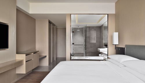 Deluxe Room, 1 King Bed, Mountain View