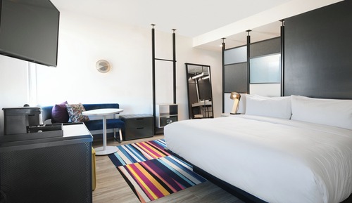 Room, 1 King Bed (Mobility/Hearing Accessible, Tub)