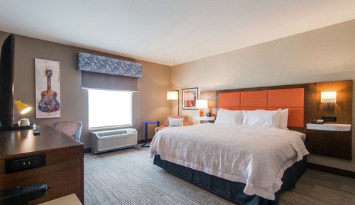 Room, 1 King Bed, Refrigerator & Microwave, City View (Wet bar)