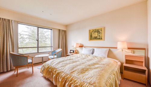 Double Room, Smoking