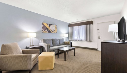 Suite, 2 Queen Beds, Non Smoking (with Sofabed)