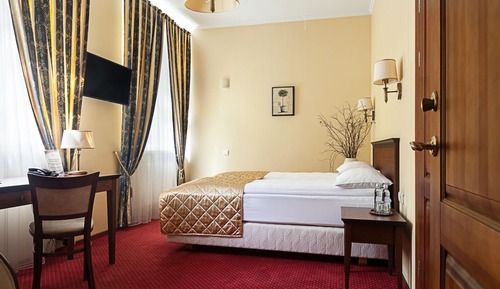 Classic Twin Room, City View