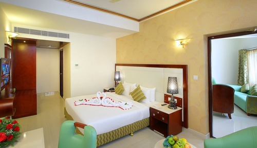 Deluxe Suite, 1 King Bed, City View