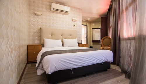 Standard Room, 1 Queen Bed
