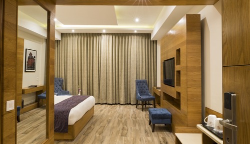 Executive Room, 1 King Bed, City View