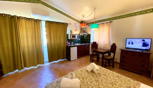 Studio, 1 Double or 2 Twin Beds