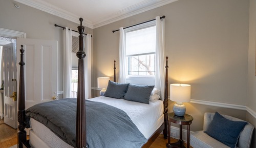 Classic Room, 1 Queen Bed, Balcony, City View