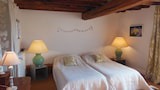 Room (TOUR 1)