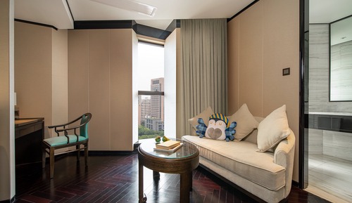 Suite, 1 King Bed, City View