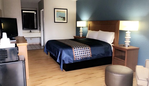 Standard Room, 1 King Bed, Non Smoking, Refrigerator & Microwave