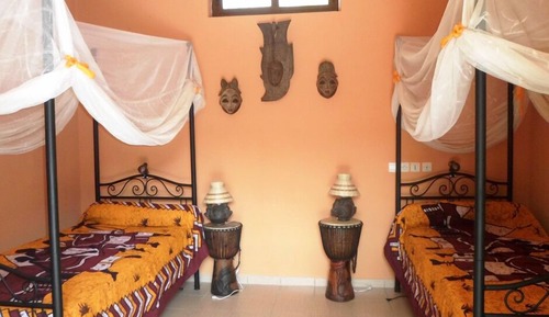 Double Room (Masques)