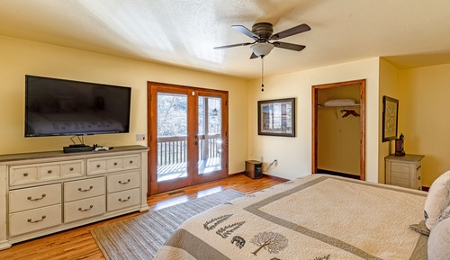 Lakefront Point Retreat
