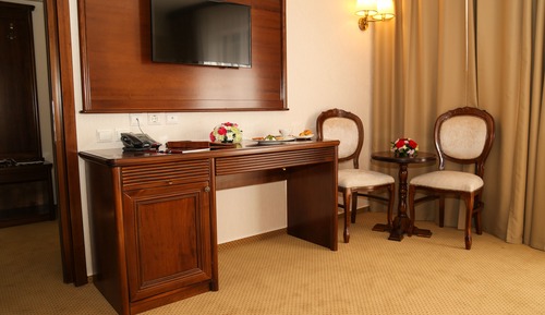 One Bedroom and Living Suite 4****