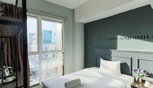 Deluxe Single (Window)