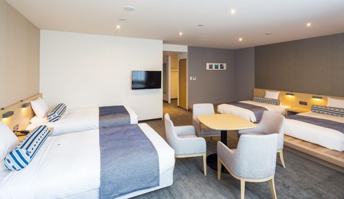 Deluxe Quadruple Room (4 Twin Beds)