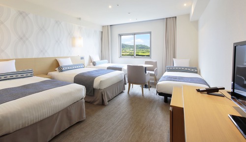 Corner Twin Room (2 Twin Beds)
