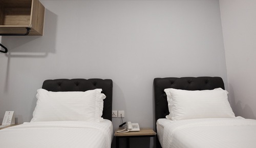 Deluxe Twin Room, No Windows