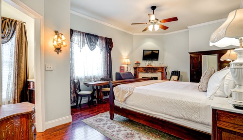 Knights Valley Room
