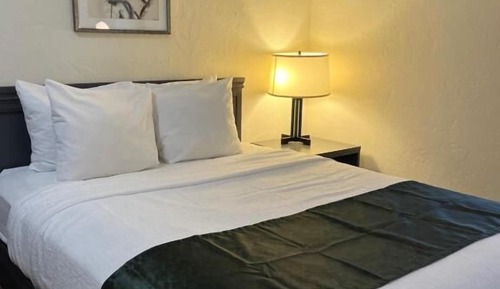 Standard Room, 1 Queen Bed
