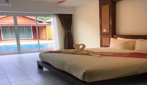 Bungalow, Pool Access