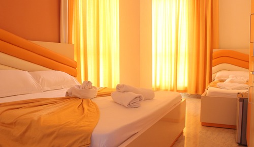 Triple Room, Balcony, Partial Sea View