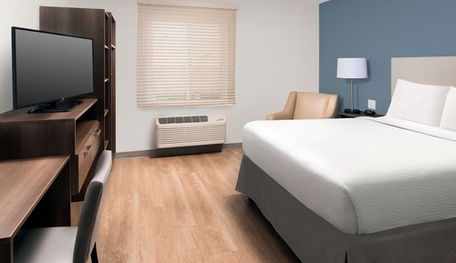 Standard Studio, 1 Queen Bed, Non Smoking, Refrigerator & Microwave