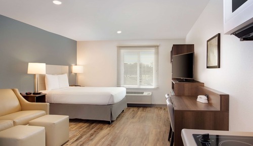 Deluxe Studio, 1 Queen Bed with Sofa bed, Non Smoking, Refrigerator & Microwave